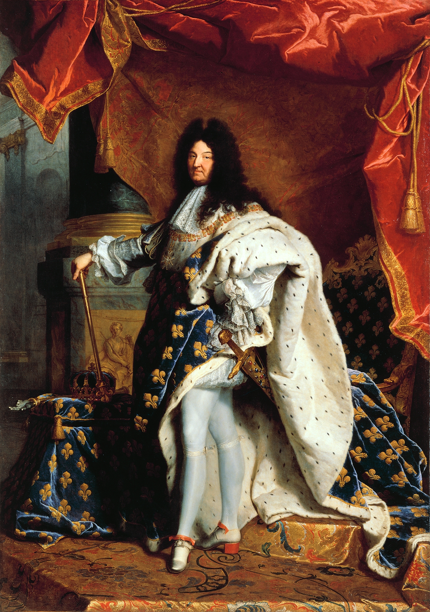 Trong bức tranh sơn dầu do Hyacinthe Rigaud thực hiện năm 1701, vua Louis XIV mặc áo khoác làm từ nhung và lông chồn ermine