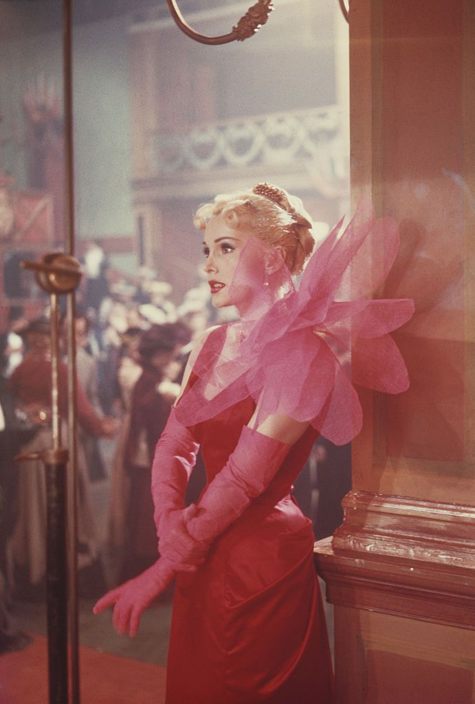 Chiếc váy hồng của nhân vật Jane Avril trong “Moulin Rouge”