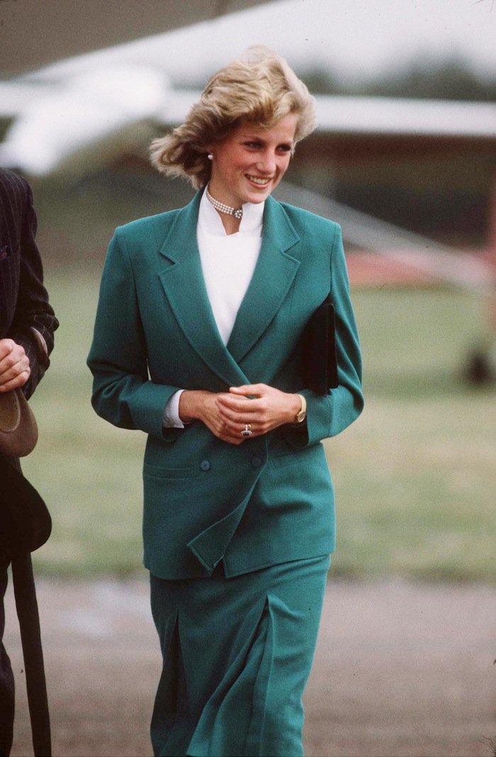 Công nương Diana trong bộ suit độn vai