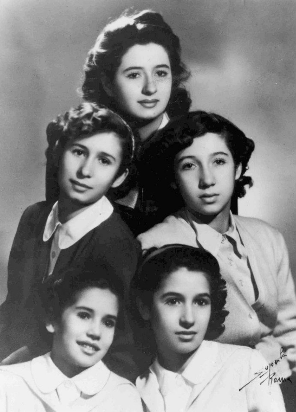 Fendi đã phát triển mạnh mẽ nhờ sự đoàn kết của 5 chị em gái