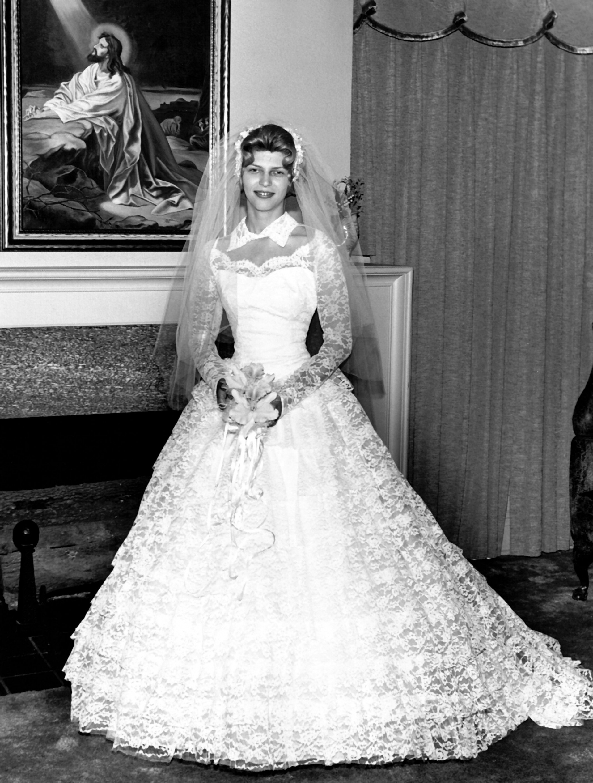Váy cưới đã thay đổi thế nào trong hơn 100 năm qua? - Ảnh 6