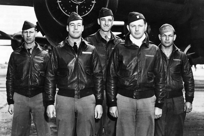 Áo khoác bomber từng là trang phục của lính đánh bom trên không