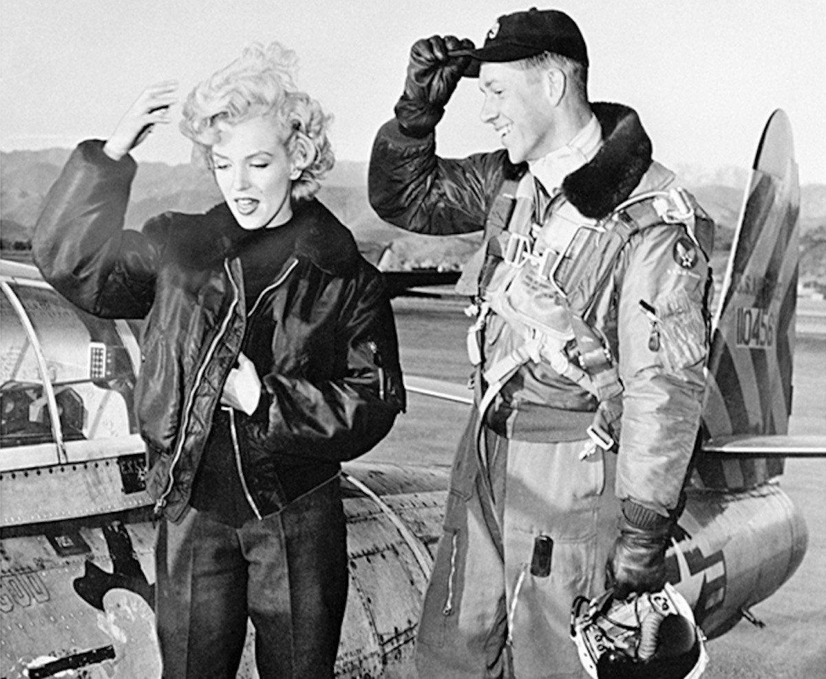 Marilyn Monroe trong chiếc áo khoác bomber B-15