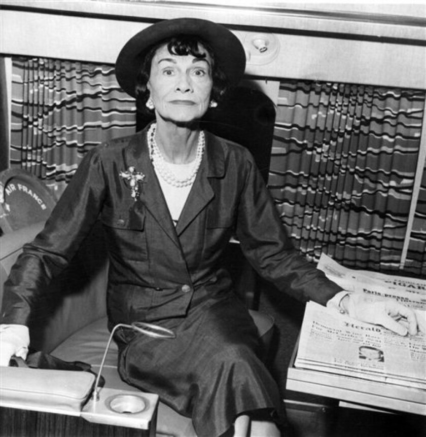 Trước áp lực dư luận, Coco Chanel đã phải rời nước Pháp để chuyển tới Thuỵ Sĩ