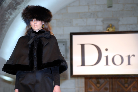 Dior là cái tên không thể thiếu trong danh sách những thương hiệu thời trang đẳng cấp hàng đầu thế giới