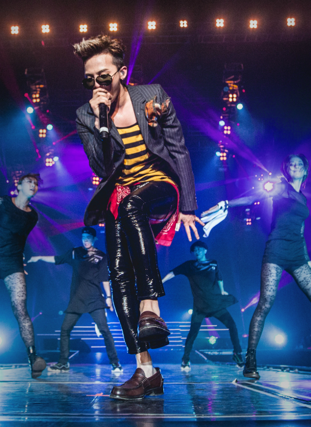 G-Dragon phù hợp với kiểu trang phục hip hop, nổi loạn