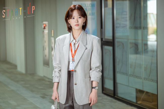 Thời trang công sở của Kang Han Na trong phim Start-Up