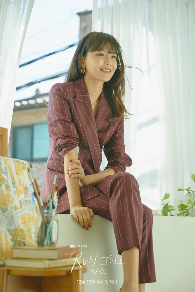 SooYoung mặc suit set kẻ thanh lịch