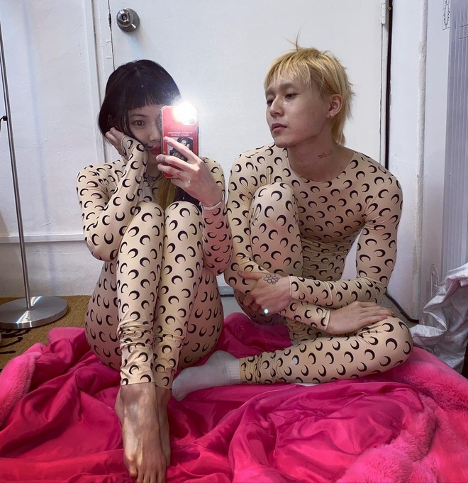 Diện đồ đôi bó sát, HyunA và bạn trai bị cư dân mạng chế thân hình xấu  - Ảnh 2