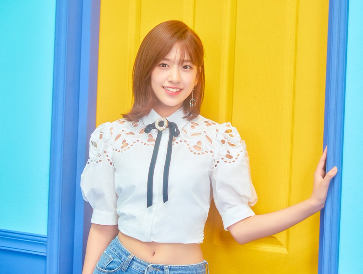 Áo tay phồng cũng là xu hướng tại Hàn Quốc.