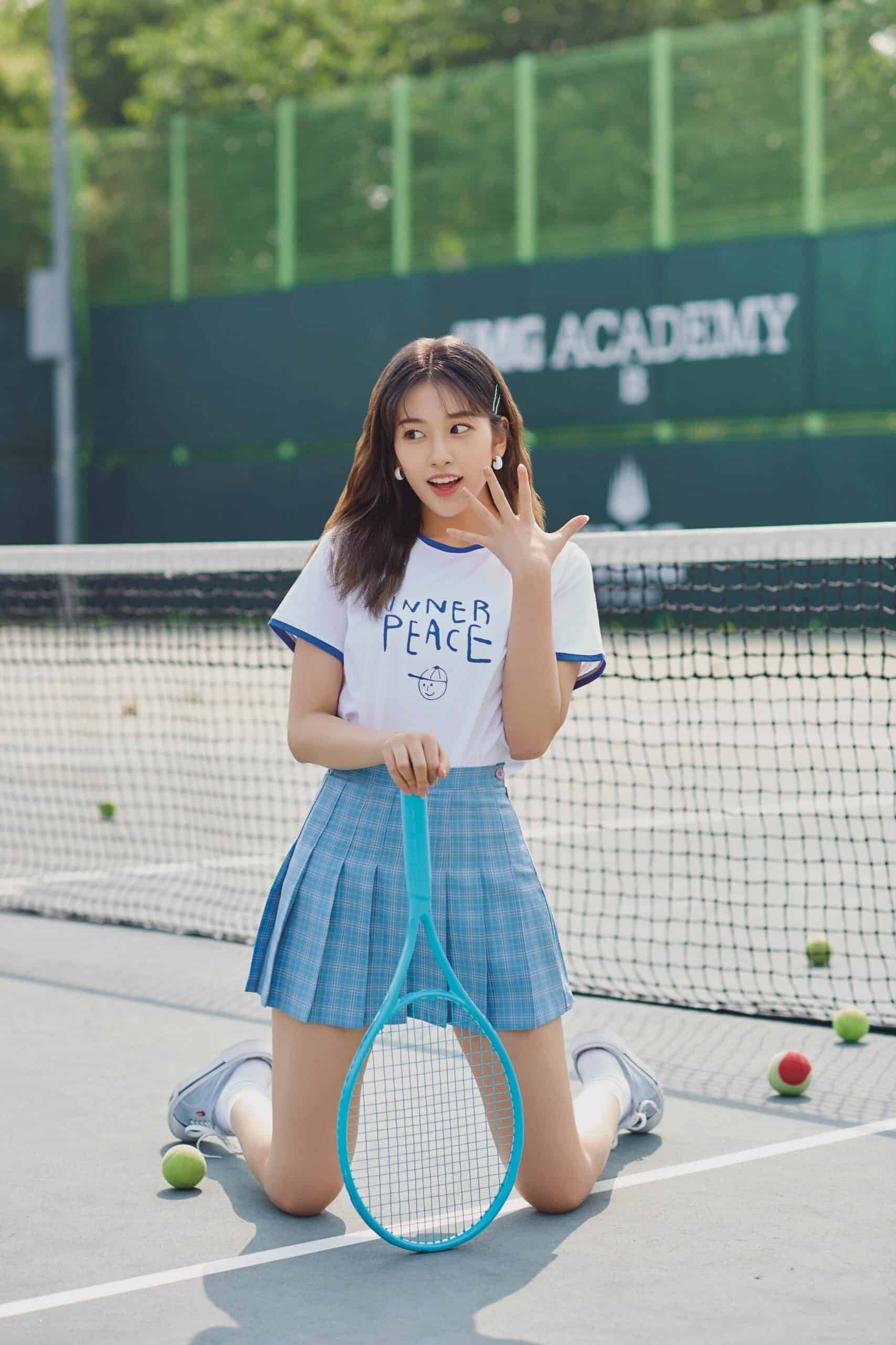 Chân váy tennis là items thời trang mà bạn gái nào cũng nên sở hữu.