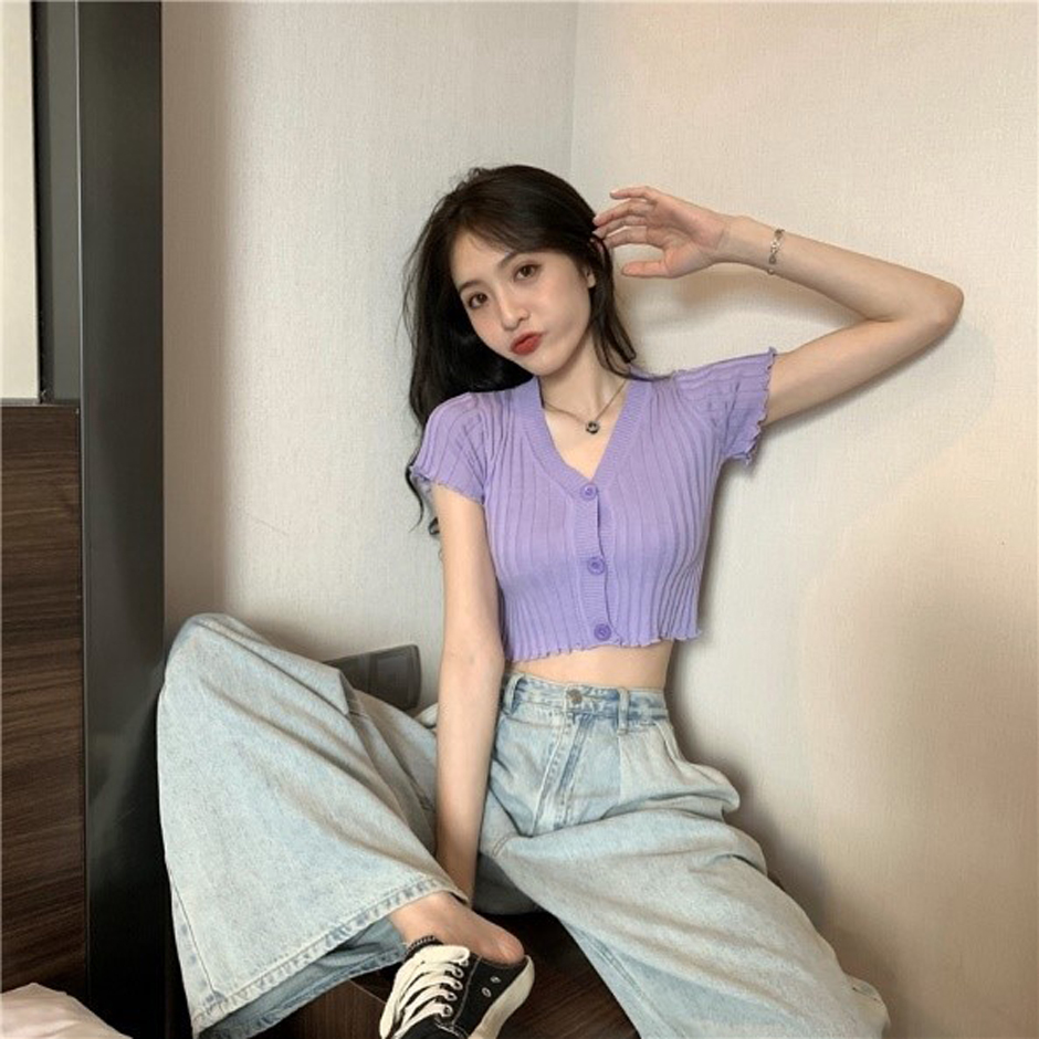 Baby Tees là một trong những xu hướng dễ thương nhất từ ​​đầu những năm 2000 trở lại đây.