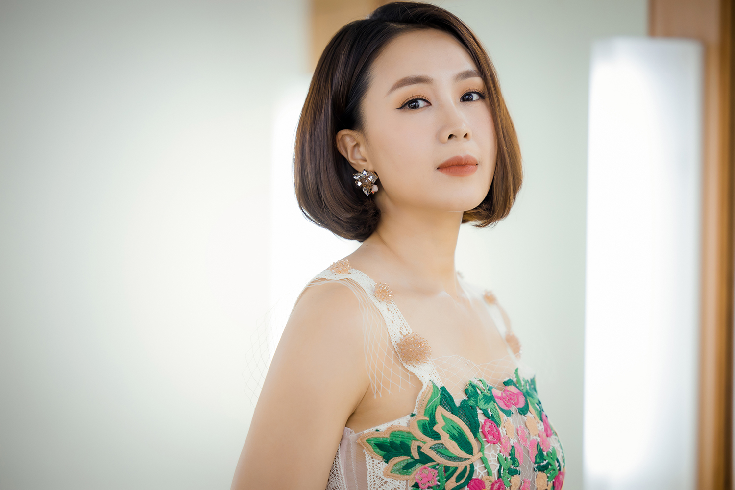 Hồng Diễm thay đổi phong cách, hoá teengirl với style thời trang “có gì mặc nấy