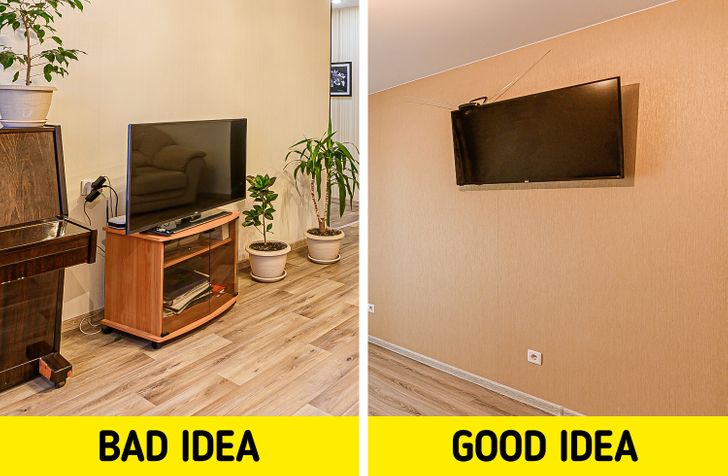 Thay vì sử dụng kệ TV, hãy treo TV lên tường để tận dụng được nhiều không gian hơn.