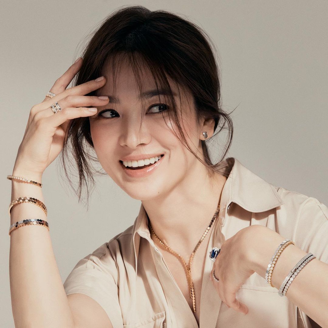 Học lỏm Song Hye Kyo 5 kiểu búi tóc/ buộc tóc thấp siêu xinh cho nàng 30+ - Ảnh 4