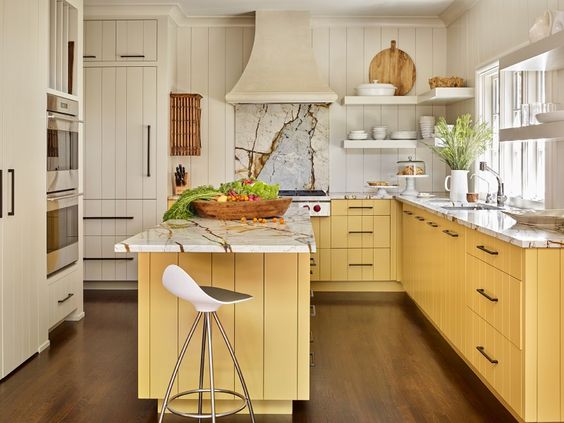 Màu vàng là màu sắc lý tưởng cho căn phòng bếp & nhà ăn