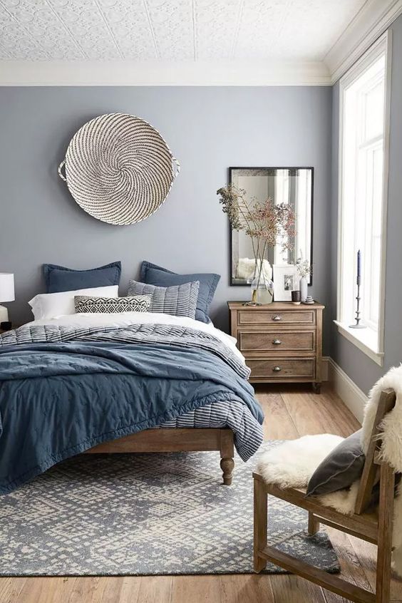 Màu xanh dương sẽ đem đến cảm giác yên bình & thư giãn nên thích hợp để trang trí phòng ngủ