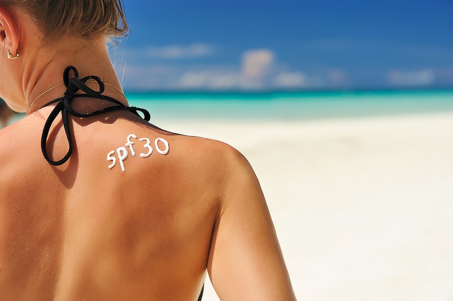 Chăm sóc da khi đi biển: Các bước chuẩn bị trước, trong và sau